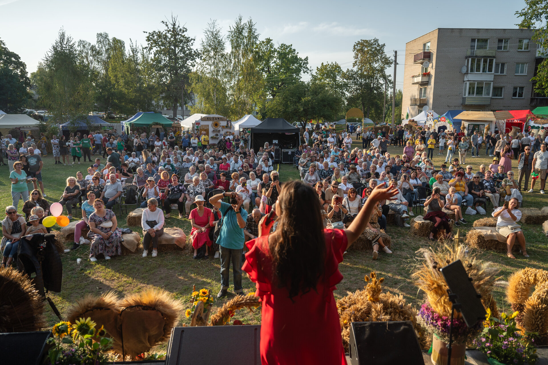 Koncert, scena, ludzie