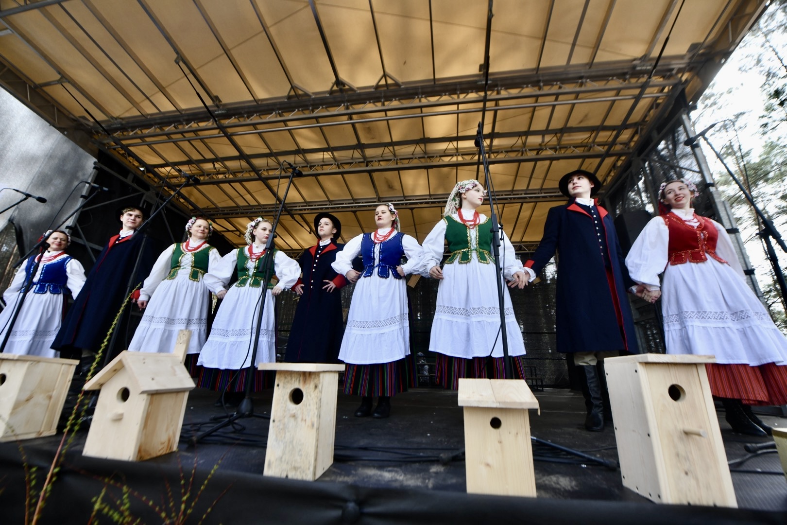 Scena, karmniki